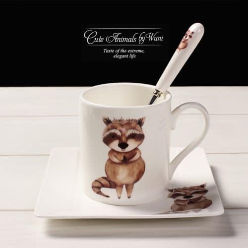 Фарфоровая чашка с блюдцем и ложкой с изображением милых животных
