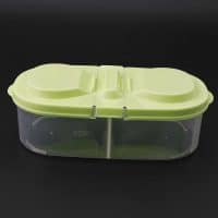 Маленький пластиковый пищевой контейнер с крышкой для хранения продуктов с 2 отделениями