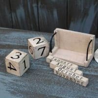 Настольный вечный календарь трансформер с деревянными кубиками
