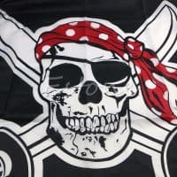 Пиратский черный флаг с черепом и костями веселый роджер