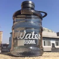 Пластиковая спортивная фитнес бутылка для воды 650 мл