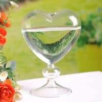 Стеклянная ваза для цветов в форме сердца