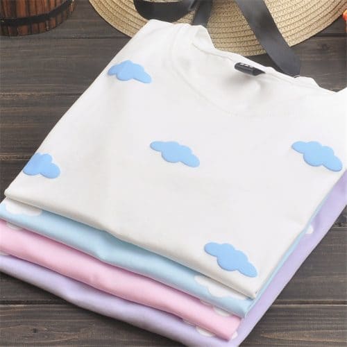 Женская хлопковая футболка с облаками