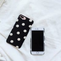 Матовый черный чехол для iphone 7 с ромашками