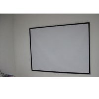 Портативный белый экран для проектора (132 х 75 см)