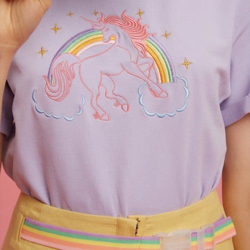 Женская футболка из хлопка и полиэстера с вышивкой единорога и радуги