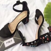 Черные и бежевые женские босоножки из искусственной замши с вышивкой на каблуке 7,5 см