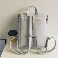 Женский квадратный небольшой рюкзак-сумка из искусственной кожи на 20 л с ручкой, заклепками