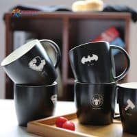 Керамическая черная чашка-кружка с символикой супергероев