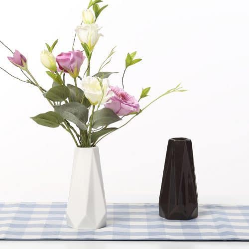 Керамическая декоративная черная и белая маленькая ваза геометрической формы для цветов (высота 15 см)