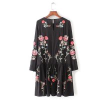 Черное платье выше колена с цветочной вышивкой и длинным рукавом (реплика Зара/Zara)
