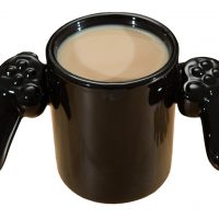Керамическая чашка кружка в виде геймпада-джойстика с надписью на дне Game Over