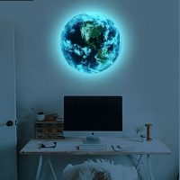 Наклейка на стену светящаяся в темноте в виде планеты Земля (диаметр 10/20/30 см)