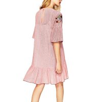 Удлиненное сзади голубое и розовое платье с цветочной вышивкой и рукавами клеш (реплика Зара/Zara)
