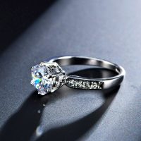Женское обручальное кольцо с камнем кубическим цирконием