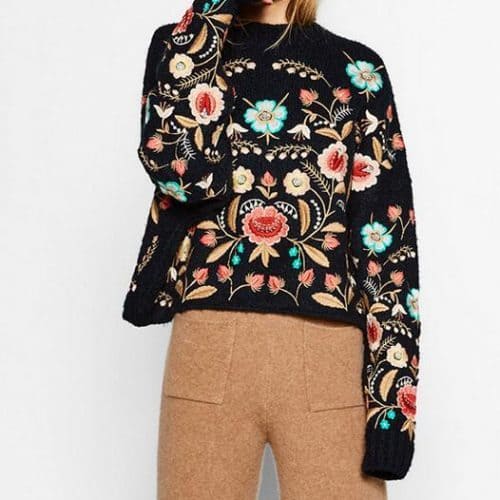 Женский теплый черный свитер с цветочной вышивкой (реплика Зара/Zara)