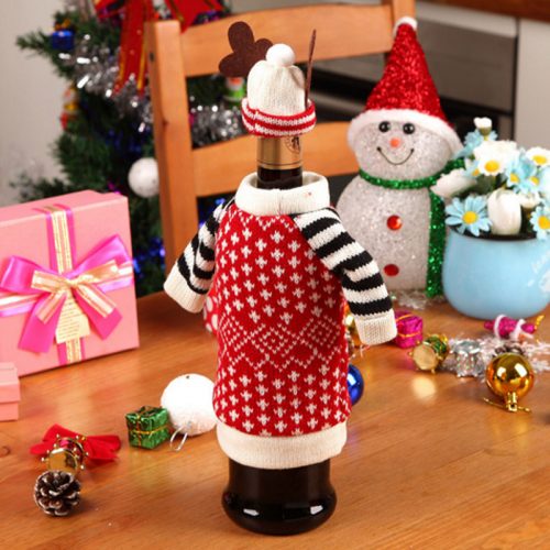 Новогодний декоративный свитер с оленем и шапочка на бутылку