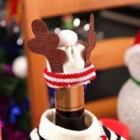 Новогодний декоративный свитер с оленем и шапочка на бутылку