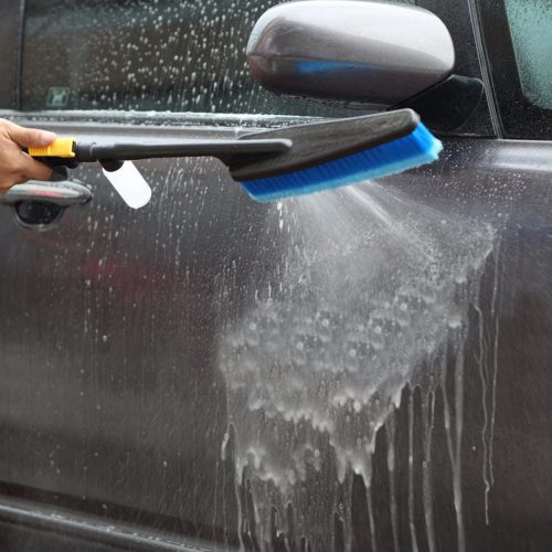 Щётка с подачей воды для мытья автомобиля