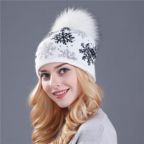 Женская вязаная зимняя шерстяная шапка с меховым помпоном, снежинками и стразами