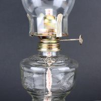Керосиновая стеклянная лампа