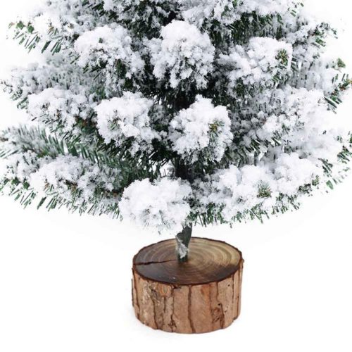 Новогодняя пушистая елка с искусственным снегом и гирляндой