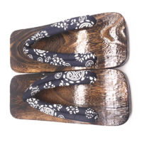 Японские деревянные сандалии гэта