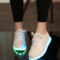 Детские кроссовки со светящейся подошвой для мальчиков и девочек