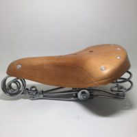 Кожаное седло для велосипеда