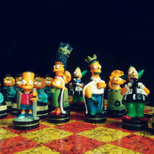 Шахматы с фигурками героев из Симпсонов
