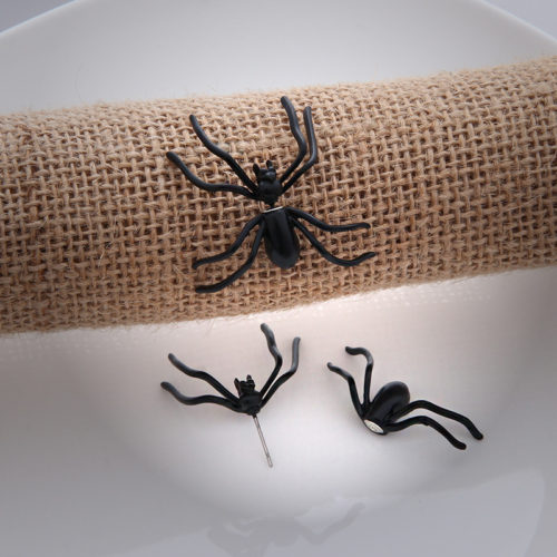Черные серьги-гвоздики в виде пауков