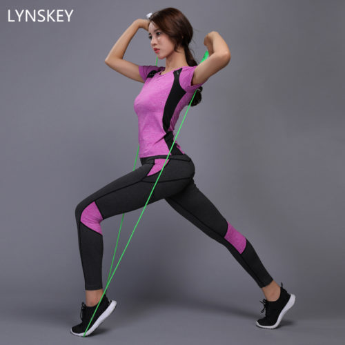 Облегающий женский воздухопроницаемый спортивный костюм для тренировок (леггинсы и футболка)