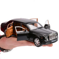 Игрушечная модель машины Rolls Royce