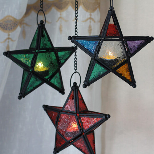 Подвесной подсвечник в виде звезды из металла и разноцветного узорчатого стекла