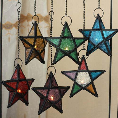 Подвесной подсвечник в виде звезды из металла и разноцветного узорчатого стекла