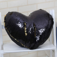 Декоративная подушка с блестками в форме сердца