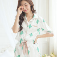 Женская пижама с кактусами (шорты и рубашка с коротким рукавом)