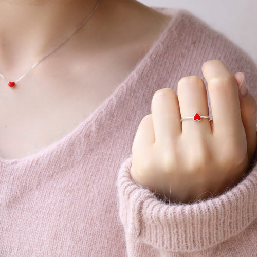 Регулируемое женское кольцо с красным сердечком
