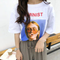 Женская свободная футболка с надписью FEMINIST