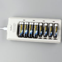 Sofirn Зарядное устройство с индикатором для 8 батарей аккумуляторов AA/AAA