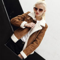 Женская теплая искусственная замшевая дубленка-куртка-косуха с мехом под овчину