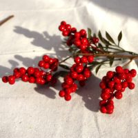 Искусственные веточки с красными ягодами рябины для DIY поделок, новогодних венков