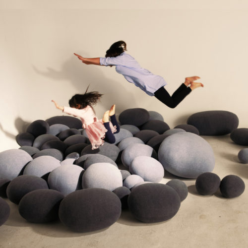 Декоративные подушки в виде серых камней (разные размеры)