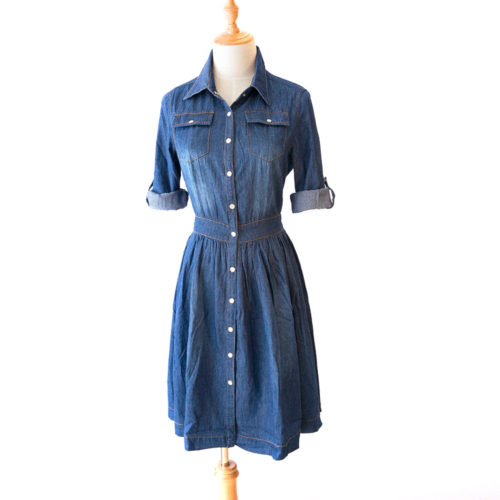 Женское джинсовое приталенное платье рубашка на кнопках, с откидным воротником