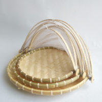 Плетенная бамбуковая корзина для фруктов с сетчатой крышкой от насекомых