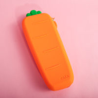 Оранжевый силиконовый пенал в виде моркови