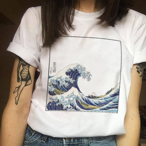 Женская белая футболка “Большая волна в Канагаве” Кацусика Хокусай (Katsushika Hokusai)