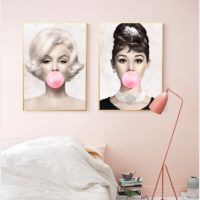 Декоративные постеры плакаты Одри Хепберн, Мэрилин Монро или Брижит Бардо с жвачкой (пузырем)