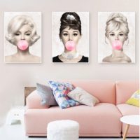 Декоративные постеры плакаты Одри Хепберн, Мэрилин Монро или Брижит Бардо с жвачкой (пузырем)