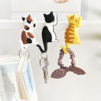 Магниты крючки на холодильник в виде котов со сгибающимися хвостами